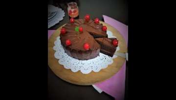 Chocolate Cake With Easy Ganache