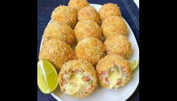 Rice ball with cheese & pepperoni Rice ball with cheese & pepperoni